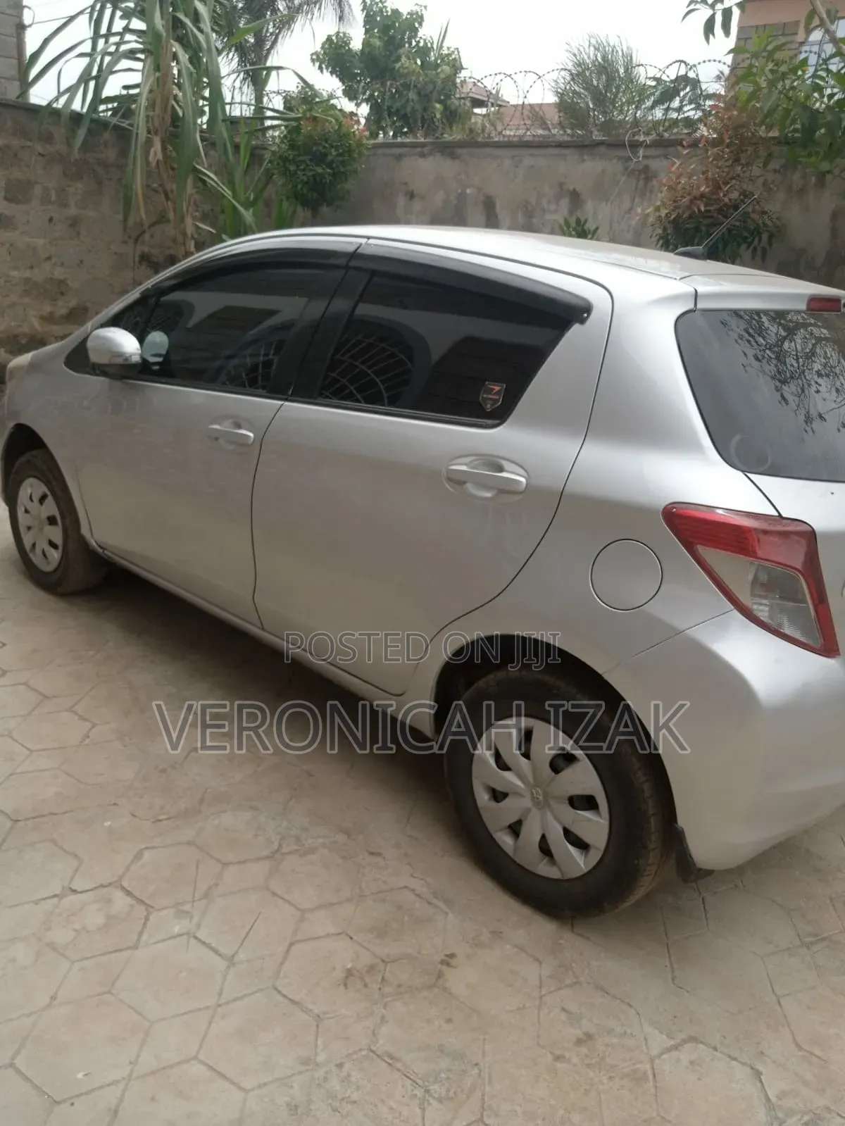 Toyota Vitz 2012 Silver