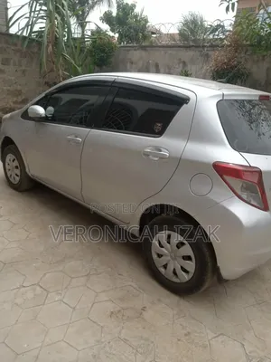 Toyota Vitz 2012 Silver