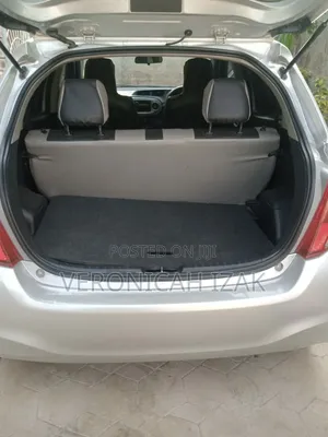 Toyota Vitz 2012 Silver