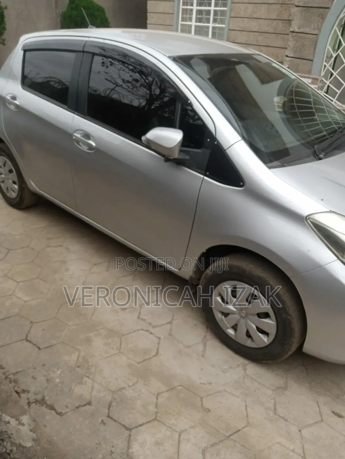Toyota Vitz 2012 Silver