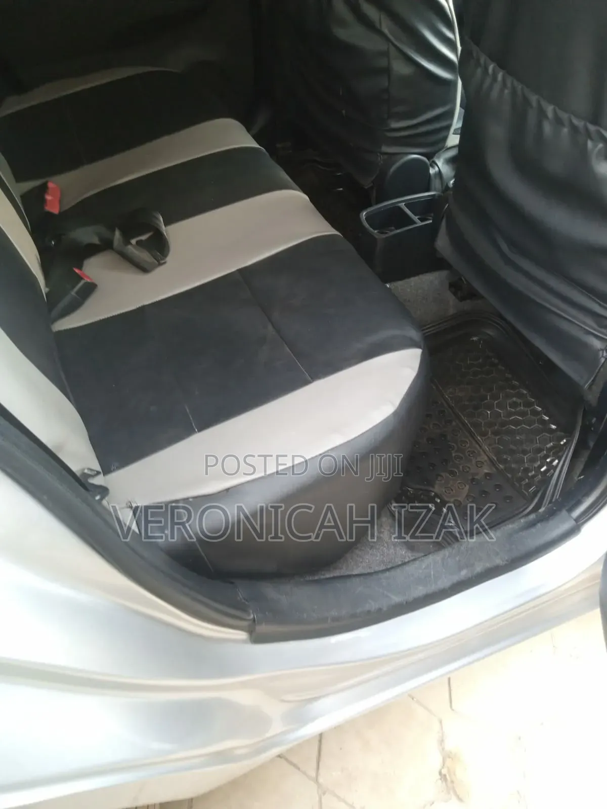 Toyota Vitz 2012 Silver