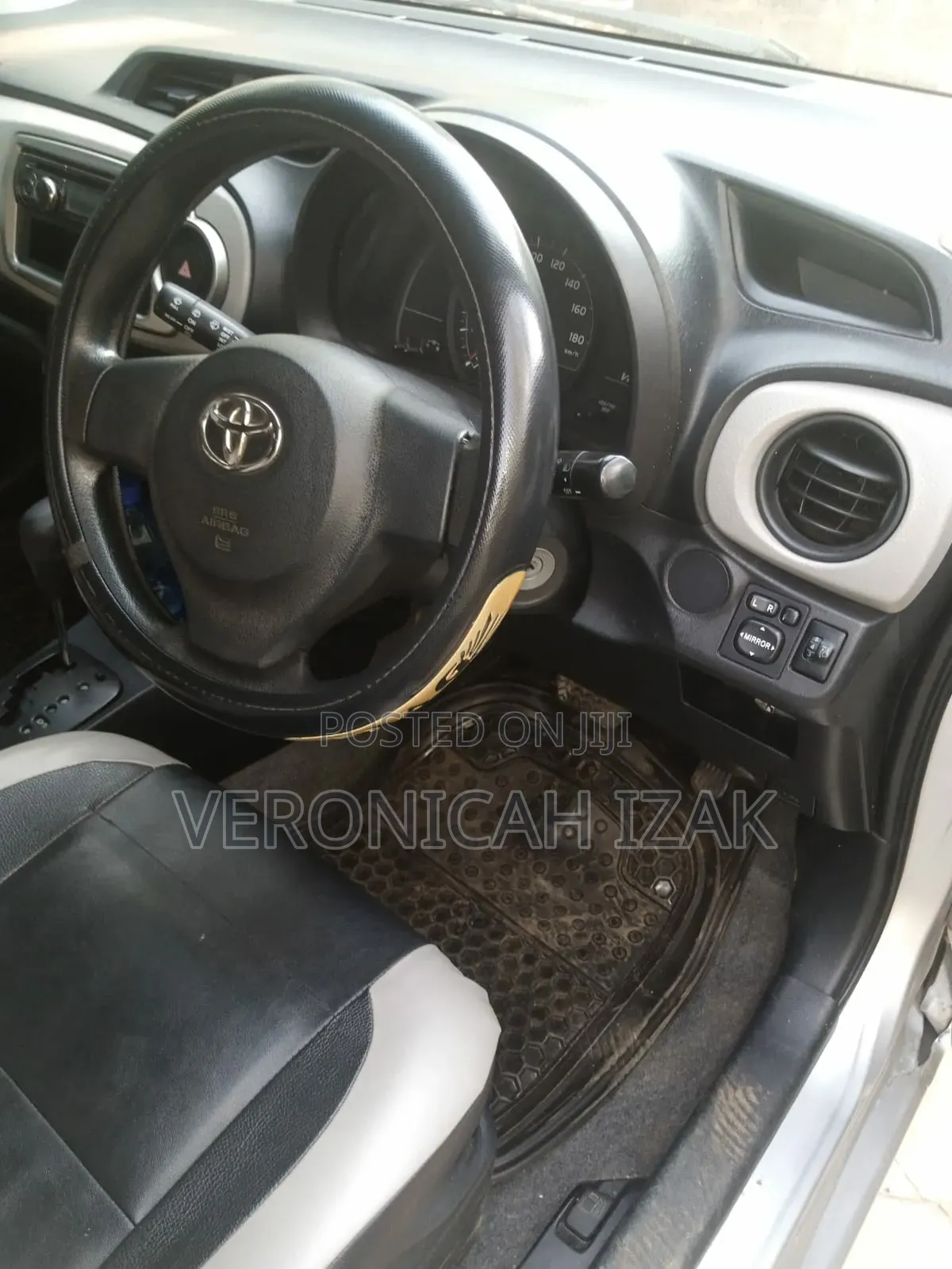 Toyota Vitz 2012 Silver