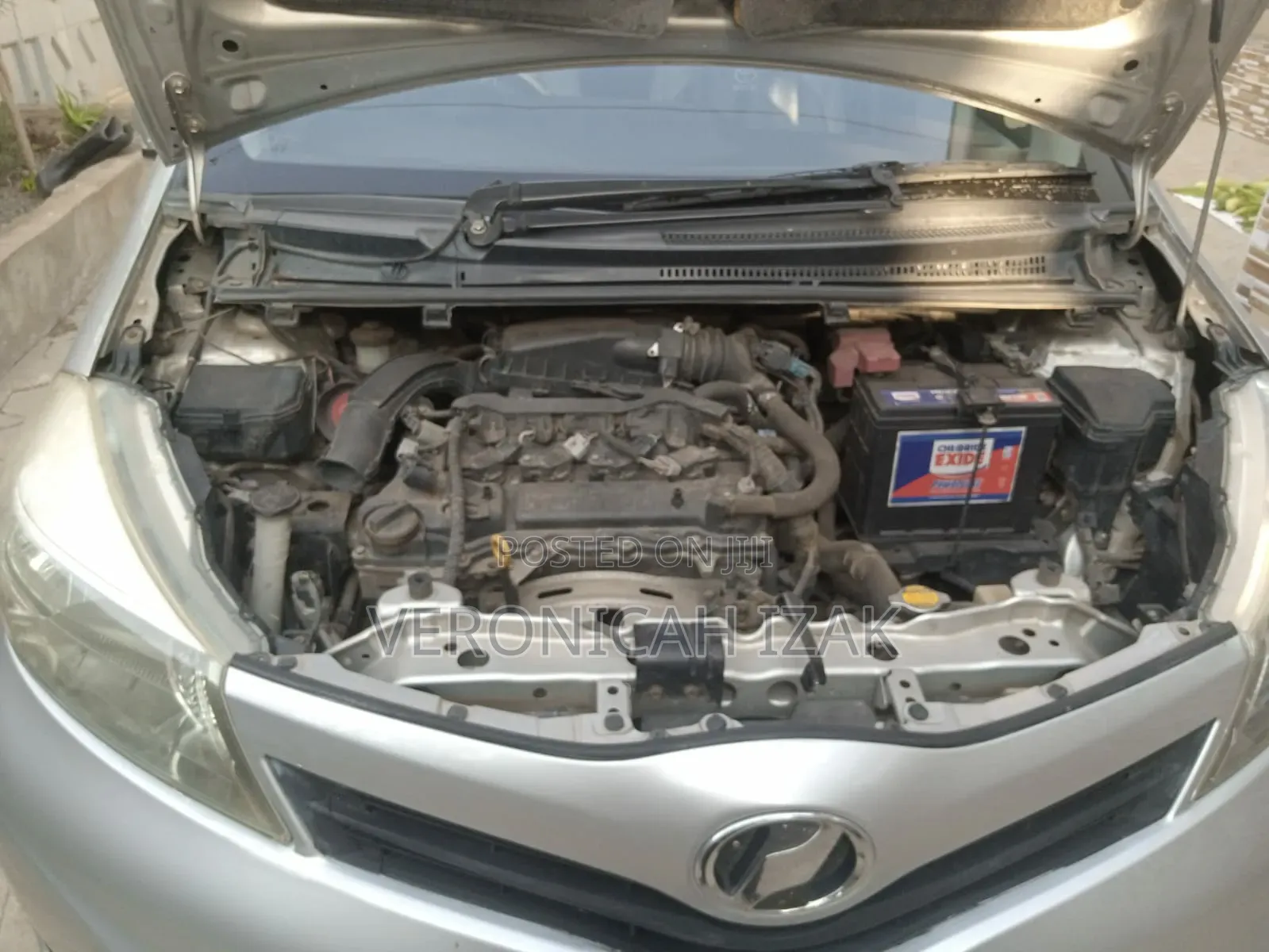 Toyota Vitz 2012 Silver