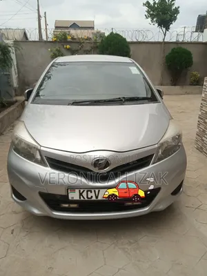 Toyota Vitz 2012 Silver