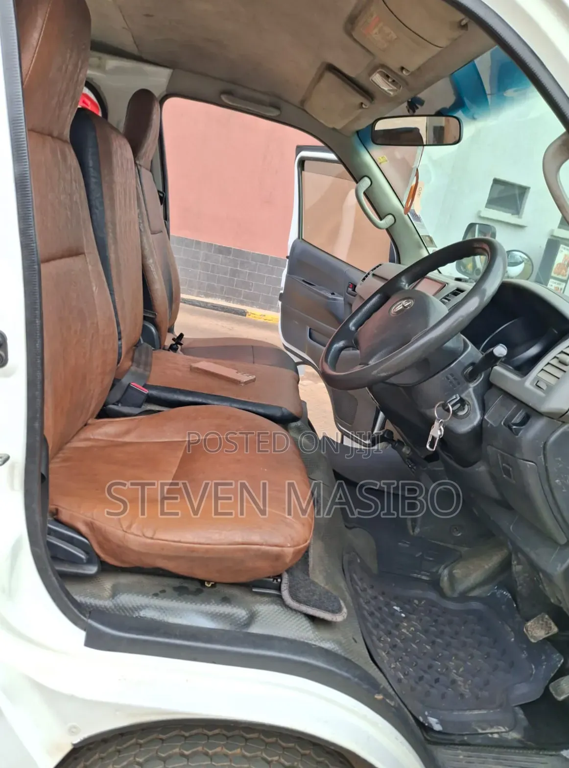 Toyota HiAce 2013 White
