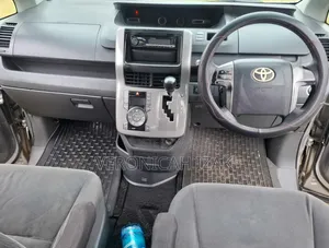 Toyota Noah 2009 Silver