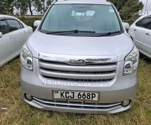 Toyota Noah 2009 Silver