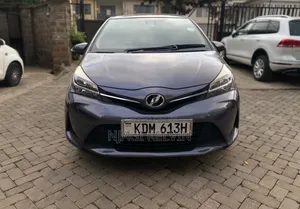 Toyota Vitz 1.3 FWD 5dr 2016 Gray