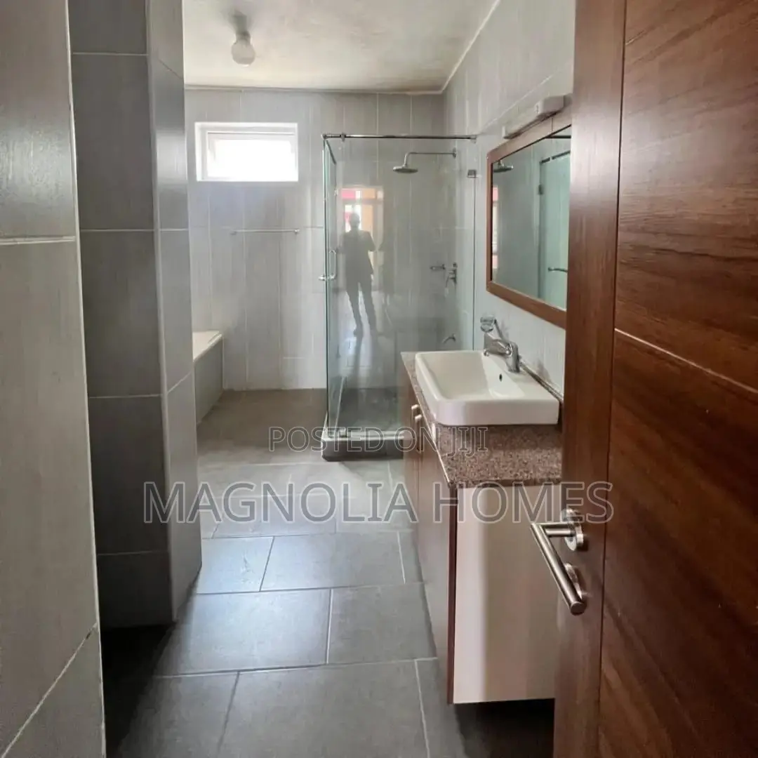 3bdrm Apartment in Valley Arcade for rent