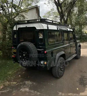 Land Rover Defender Puma 110 2.4 TD 2010 Green