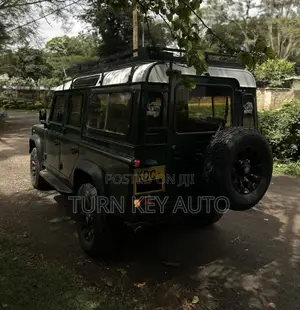 Land Rover Defender Puma 110 2.4 TD 2010 Green