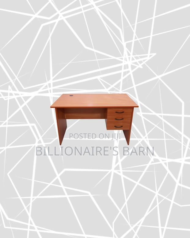 Compact 1m Wooden Desk for Smooth Computer Work Routines