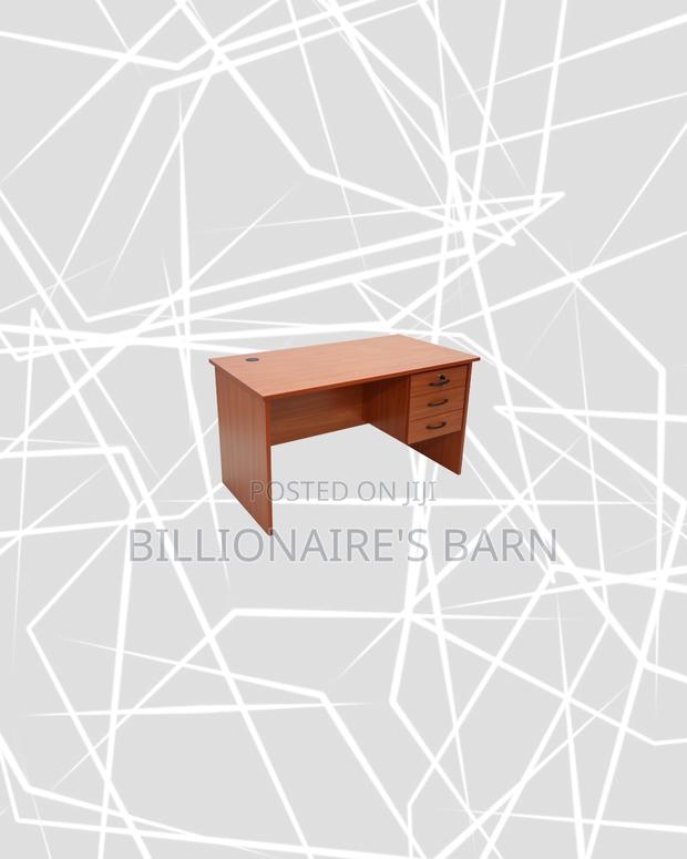 Compact 1m Wooden Desk for Smooth Computer Work Routines - thumbnail 3