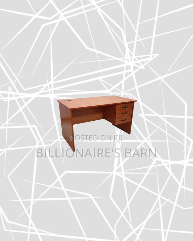 Compact 1m Wooden Desk for Smooth Computer Work Routines - thumbnail 4