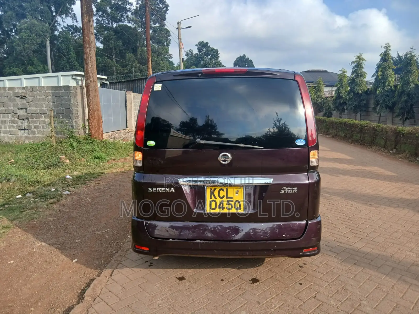 Nissan Serena 2010 Red
