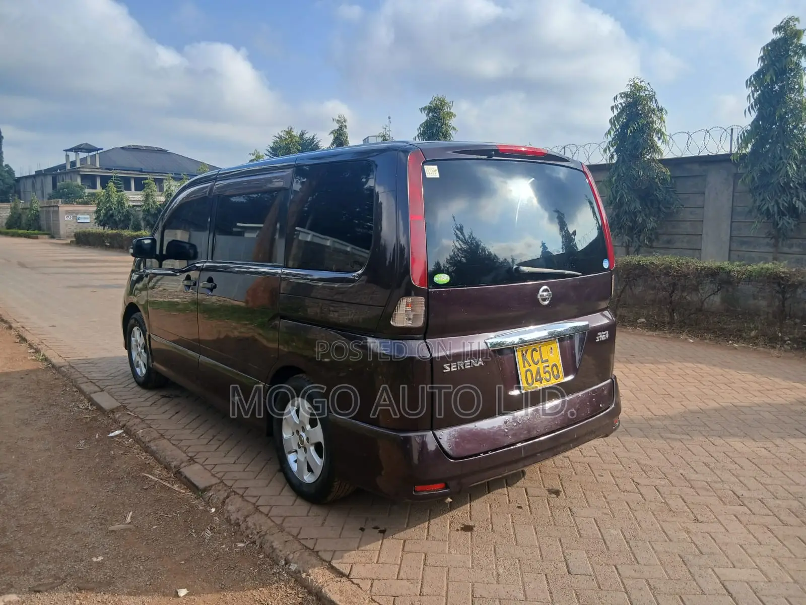 Nissan Serena 2010 Red