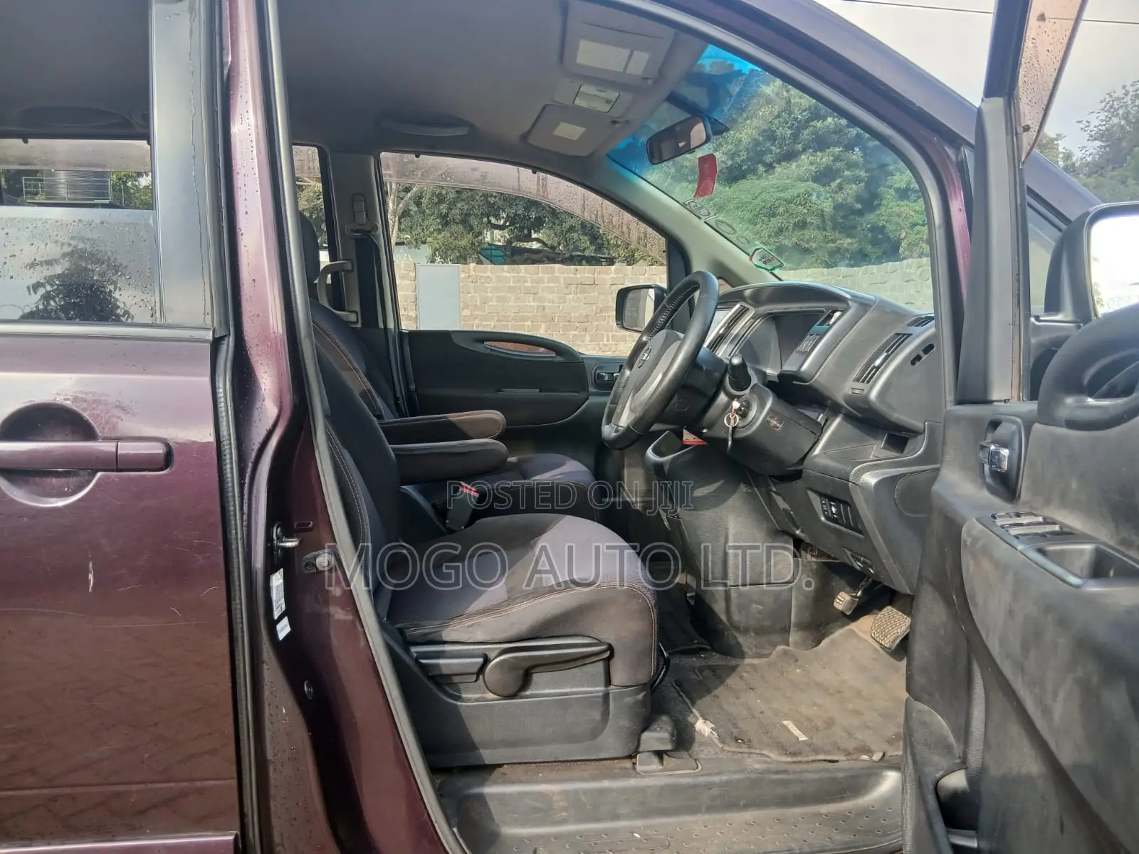 Nissan Serena 2010 Red