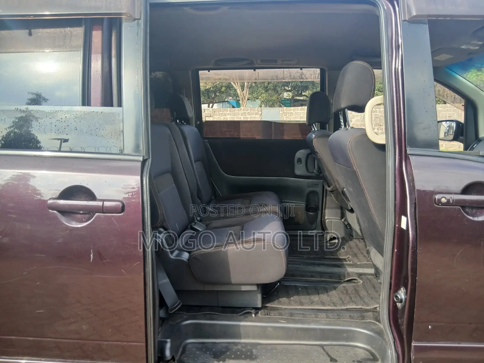 Nissan Serena 2010 Red