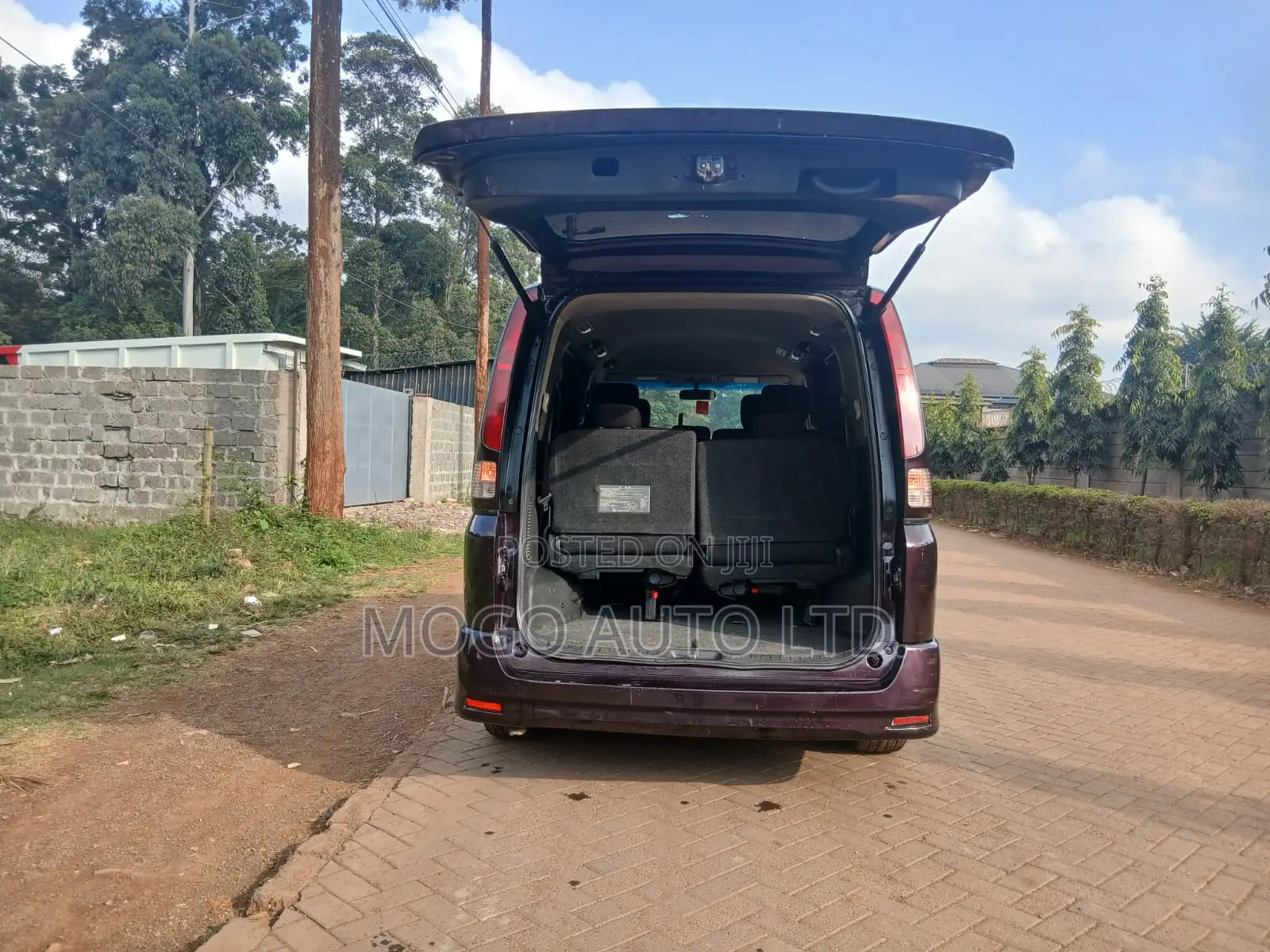 Nissan Serena 2010 Red