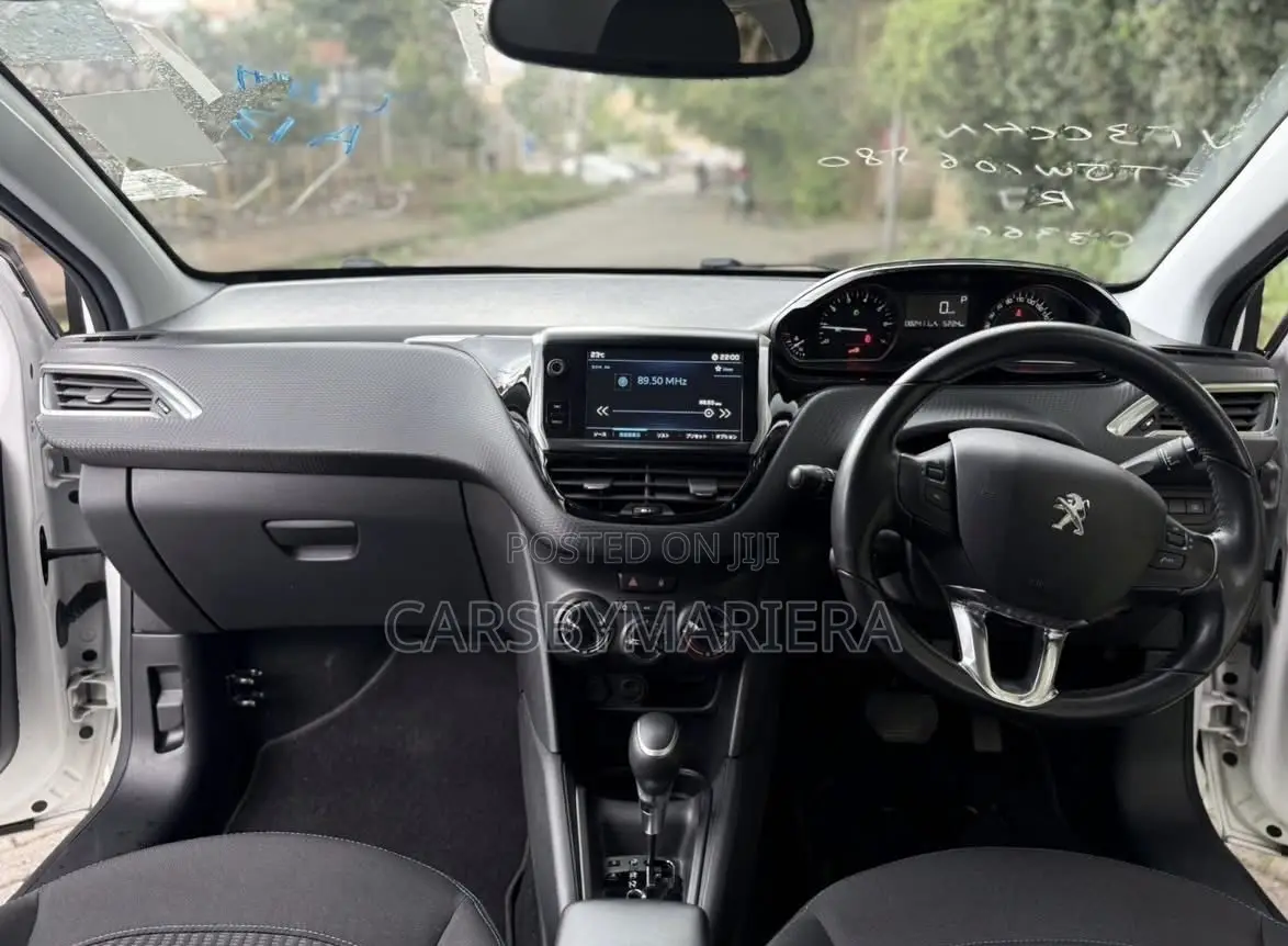 Peugeot 208 2019 White