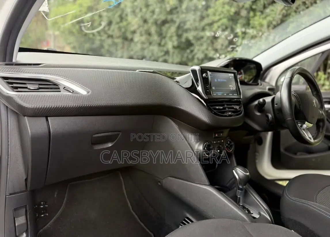 Peugeot 208 2019 White
