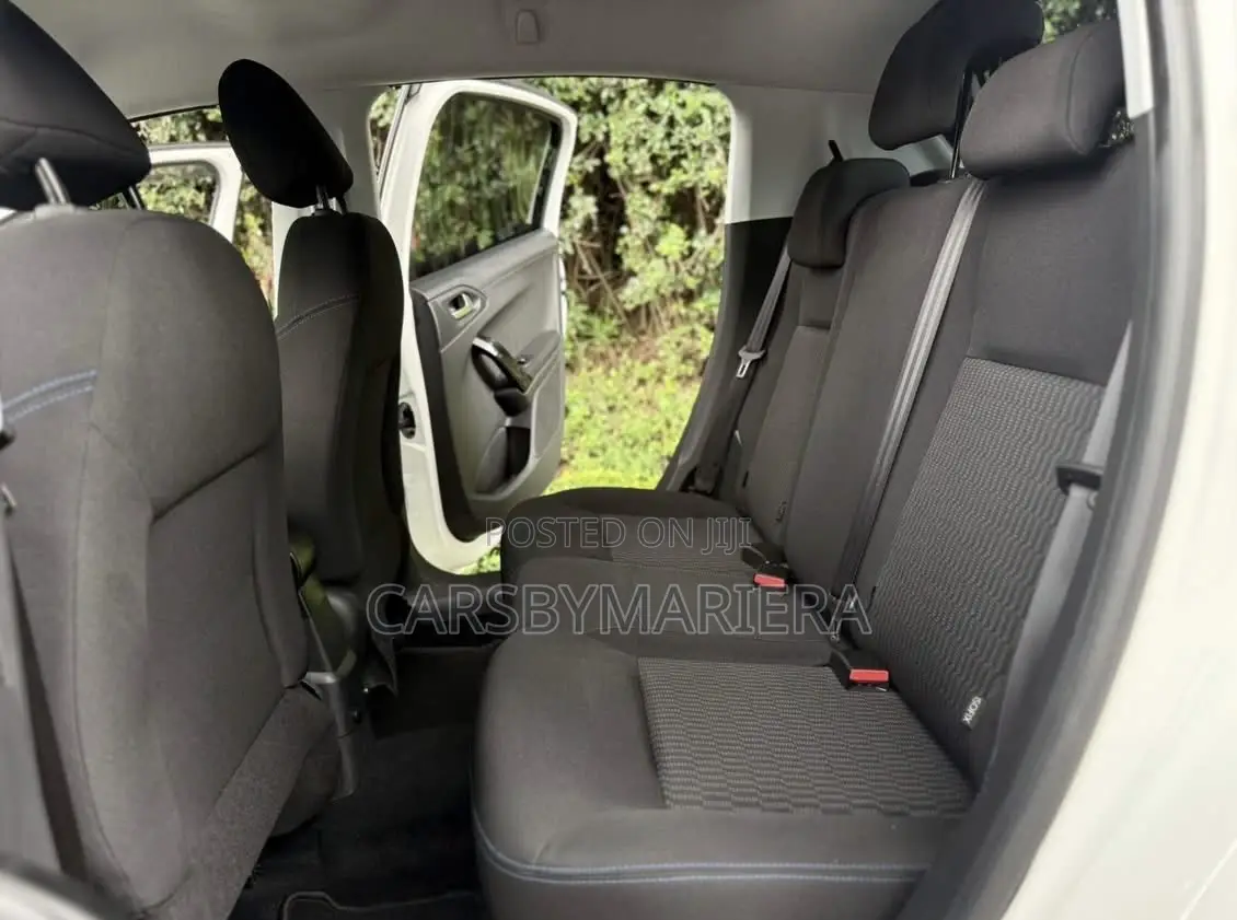 Peugeot 208 2019 White
