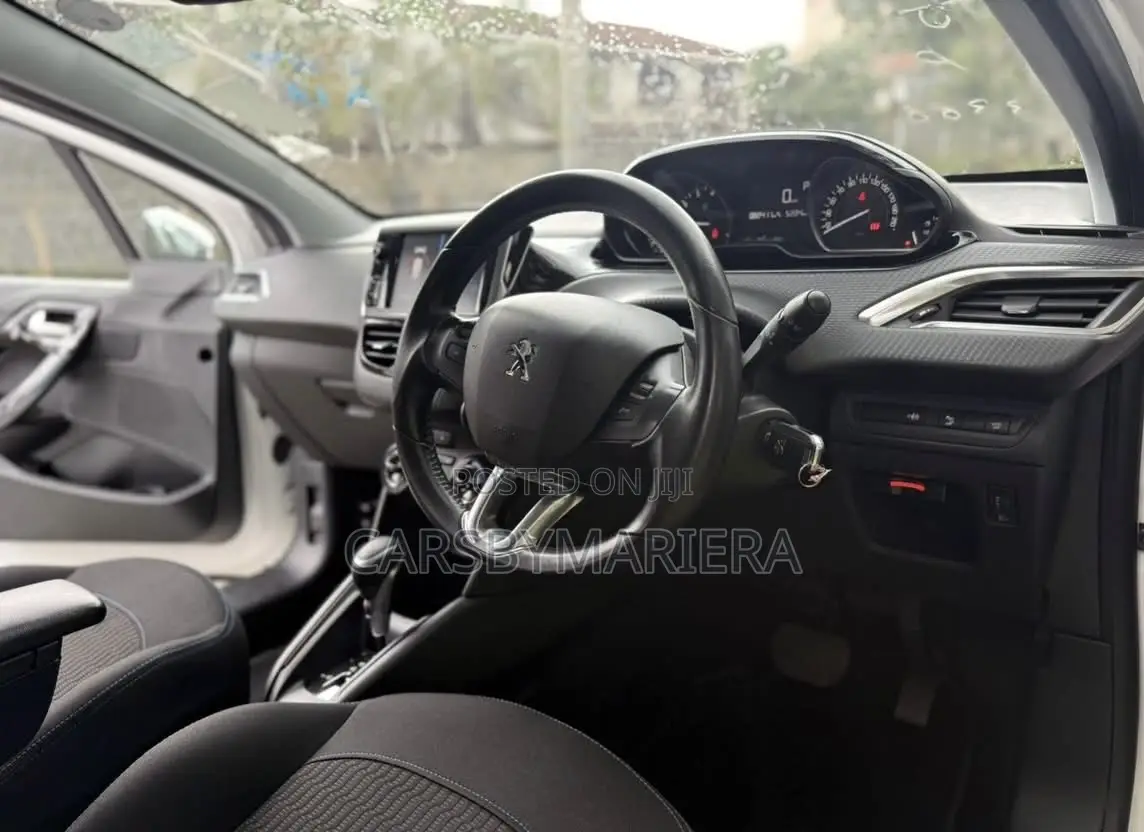 Peugeot 208 2019 White
