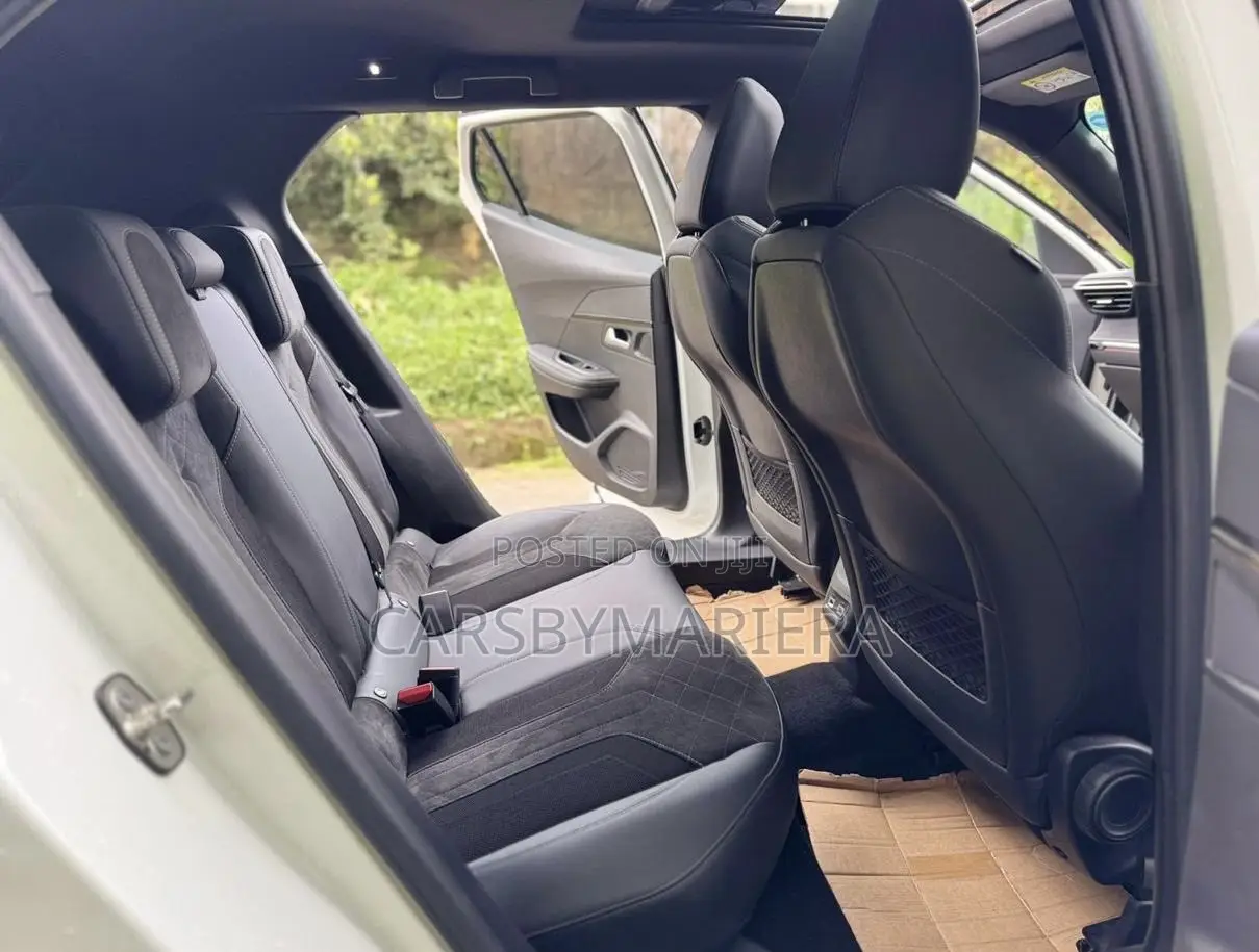 Peugeot 2008 1.2 PureTech (130 Hp) 2021 White