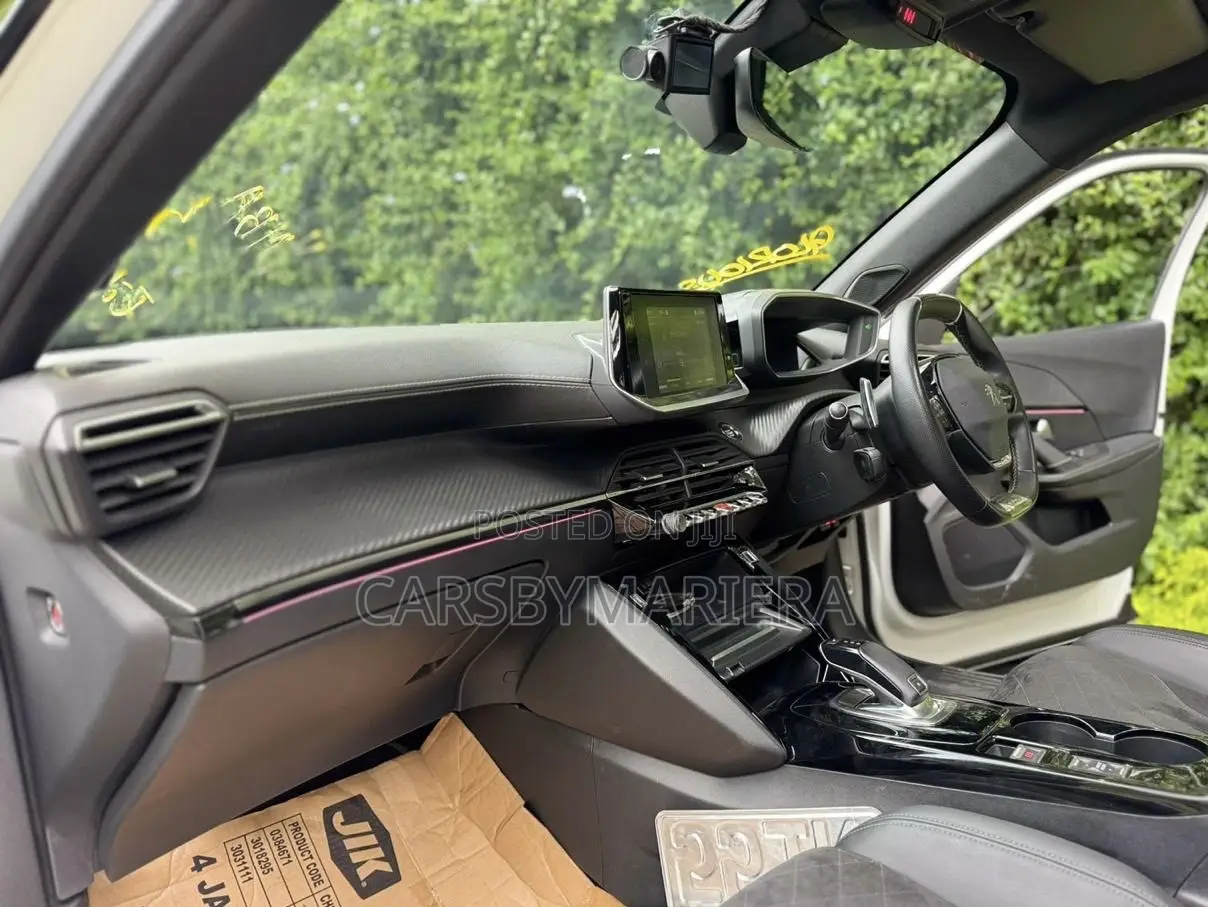 Peugeot 2008 1.2 PureTech (130 Hp) 2021 White