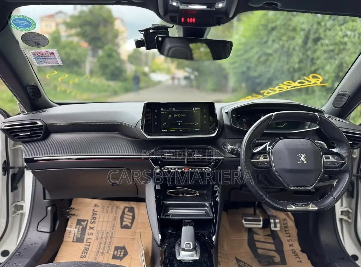 Peugeot 2008 1.2 PureTech (130 Hp) 2021 White