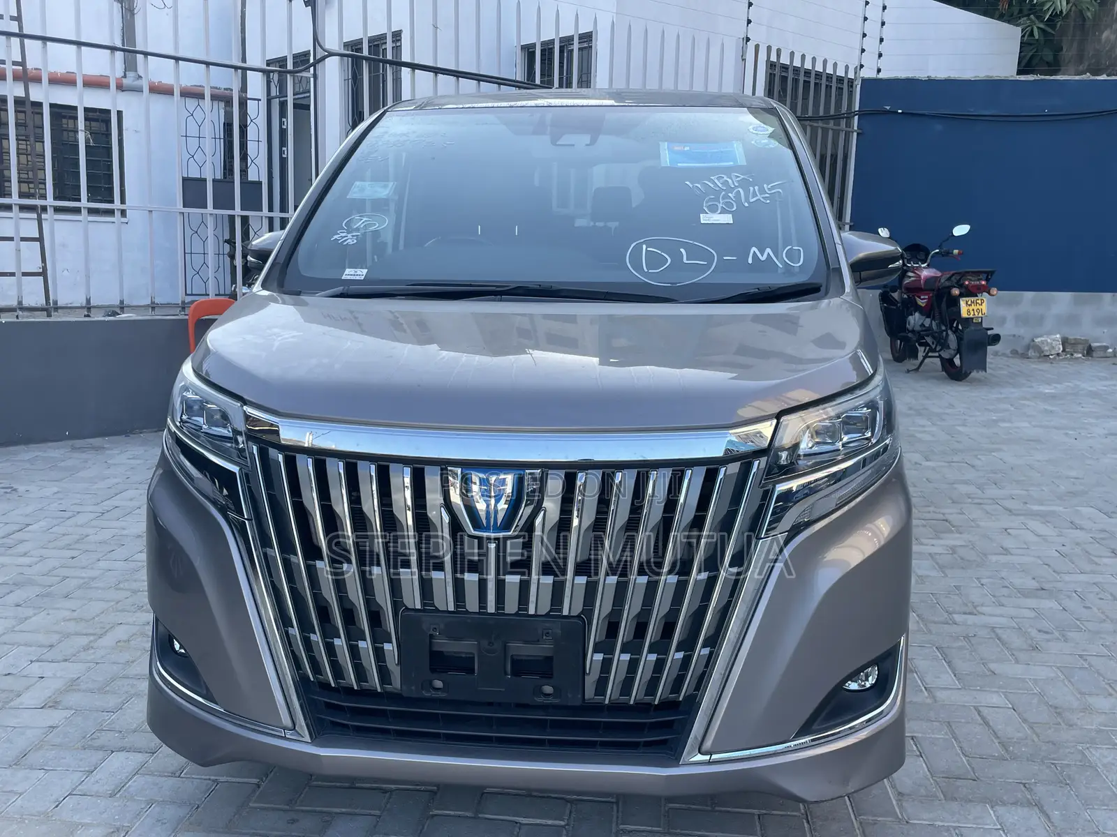 Toyota Esquire 1.8 FWD Hybrid (7 seater) 2019 Gray