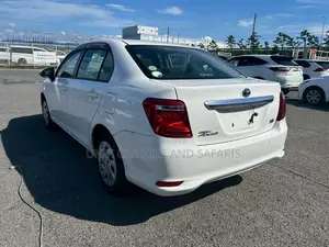 Toyota Axio 1.5 Hybrid 2WD 2020 White