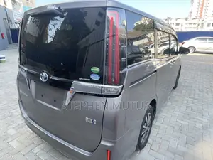 Toyota Esquire 1.8 FWD Hybrid (7 seater) 2019 Gray