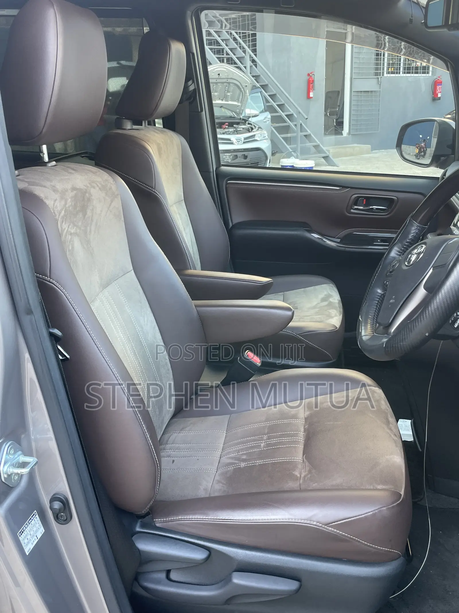 Toyota Esquire 1.8 FWD Hybrid (7 seater) 2019 Gray