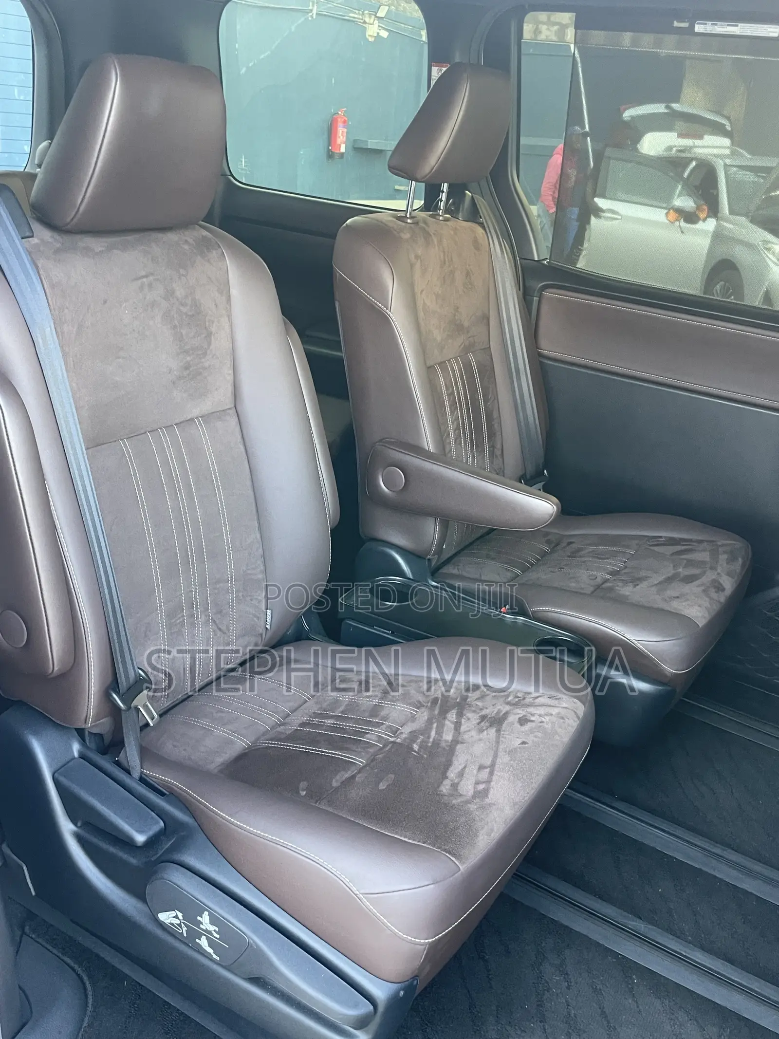 Toyota Esquire 1.8 FWD Hybrid (7 seater) 2019 Gray