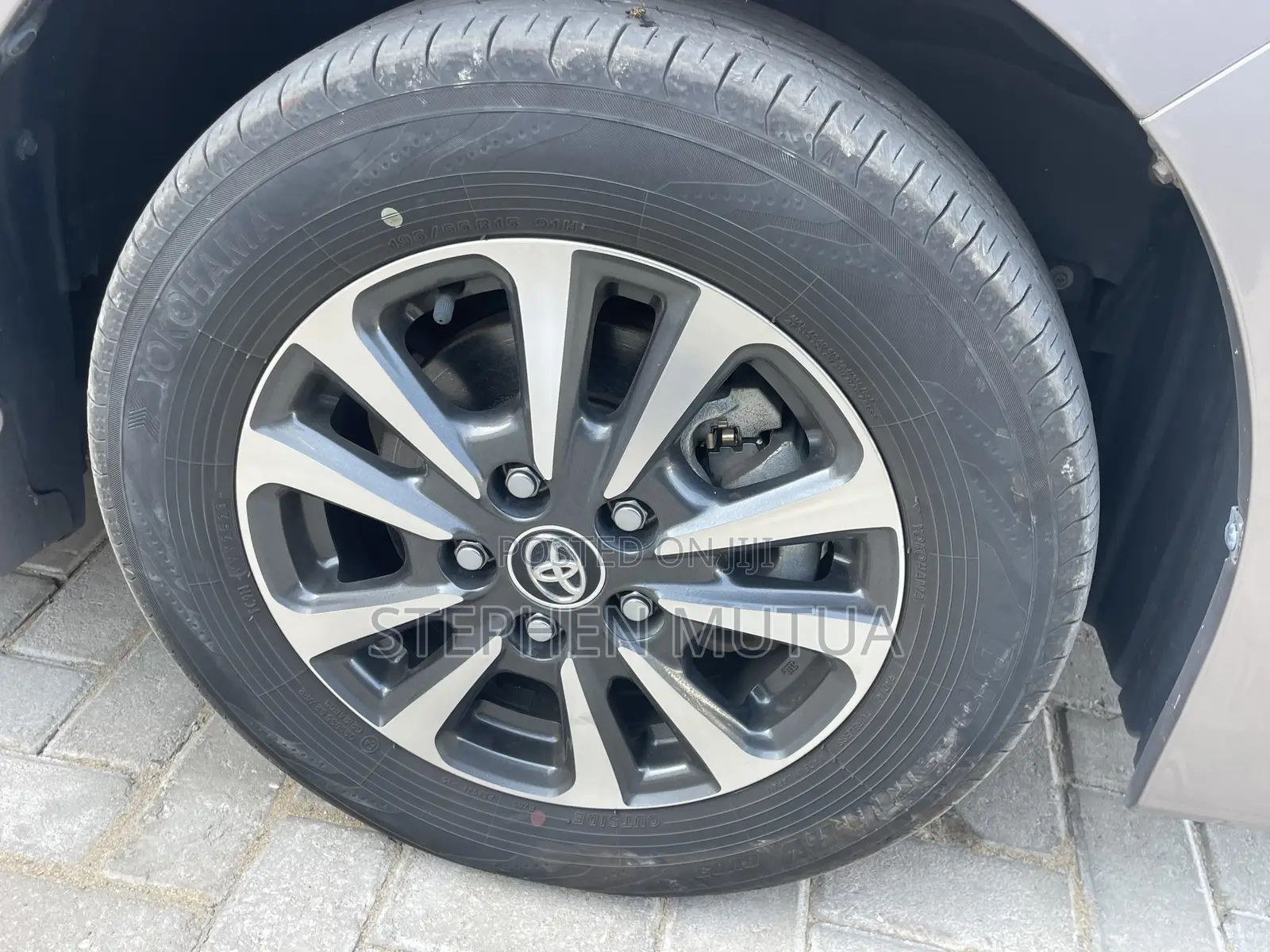 Toyota Esquire 1.8 FWD Hybrid (7 seater) 2019 Gray