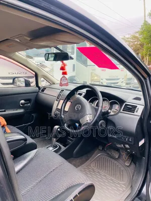 Nissan Tiida 2010 Black