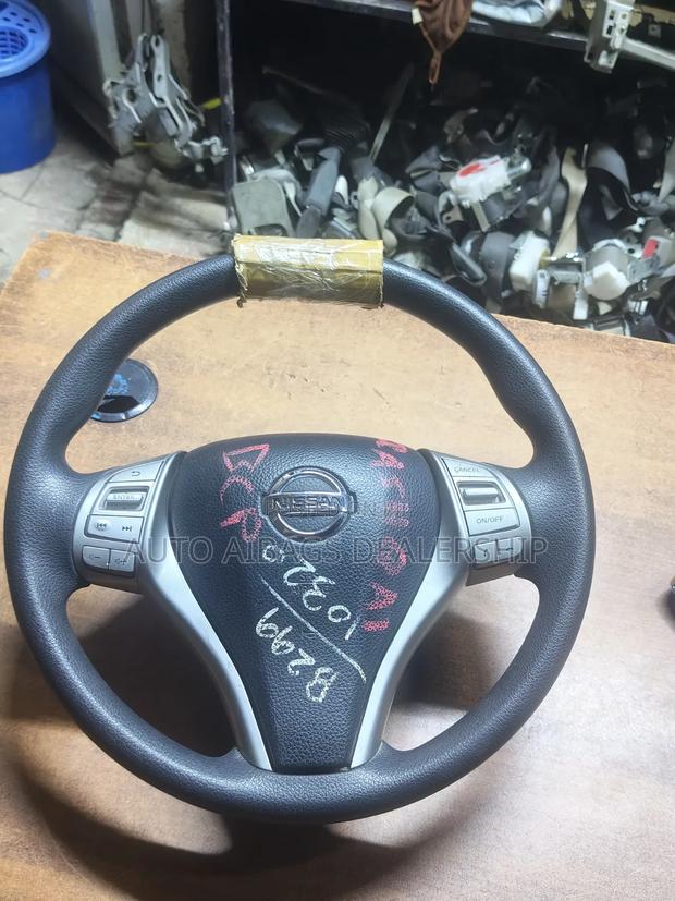 Nissan X-Trail Nt-32 Stearing Wheel With Airbag.