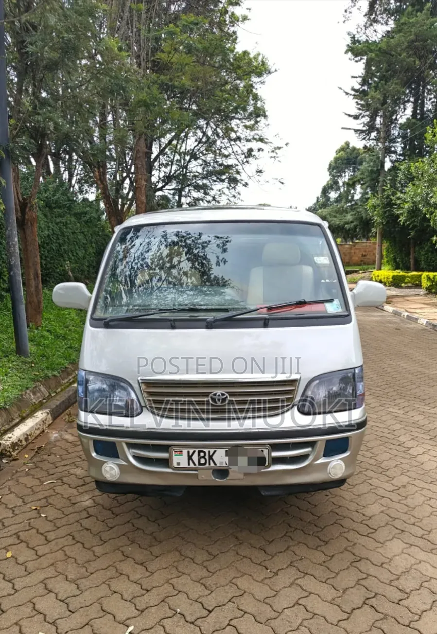 Toyota HiAce 2004 White