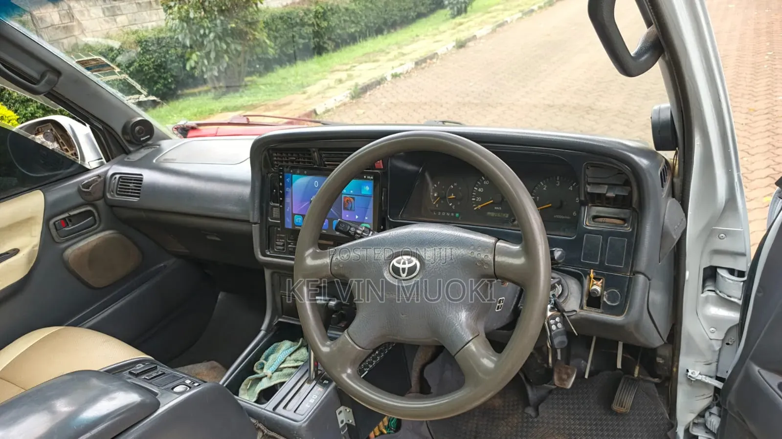 Toyota HiAce 2004 White