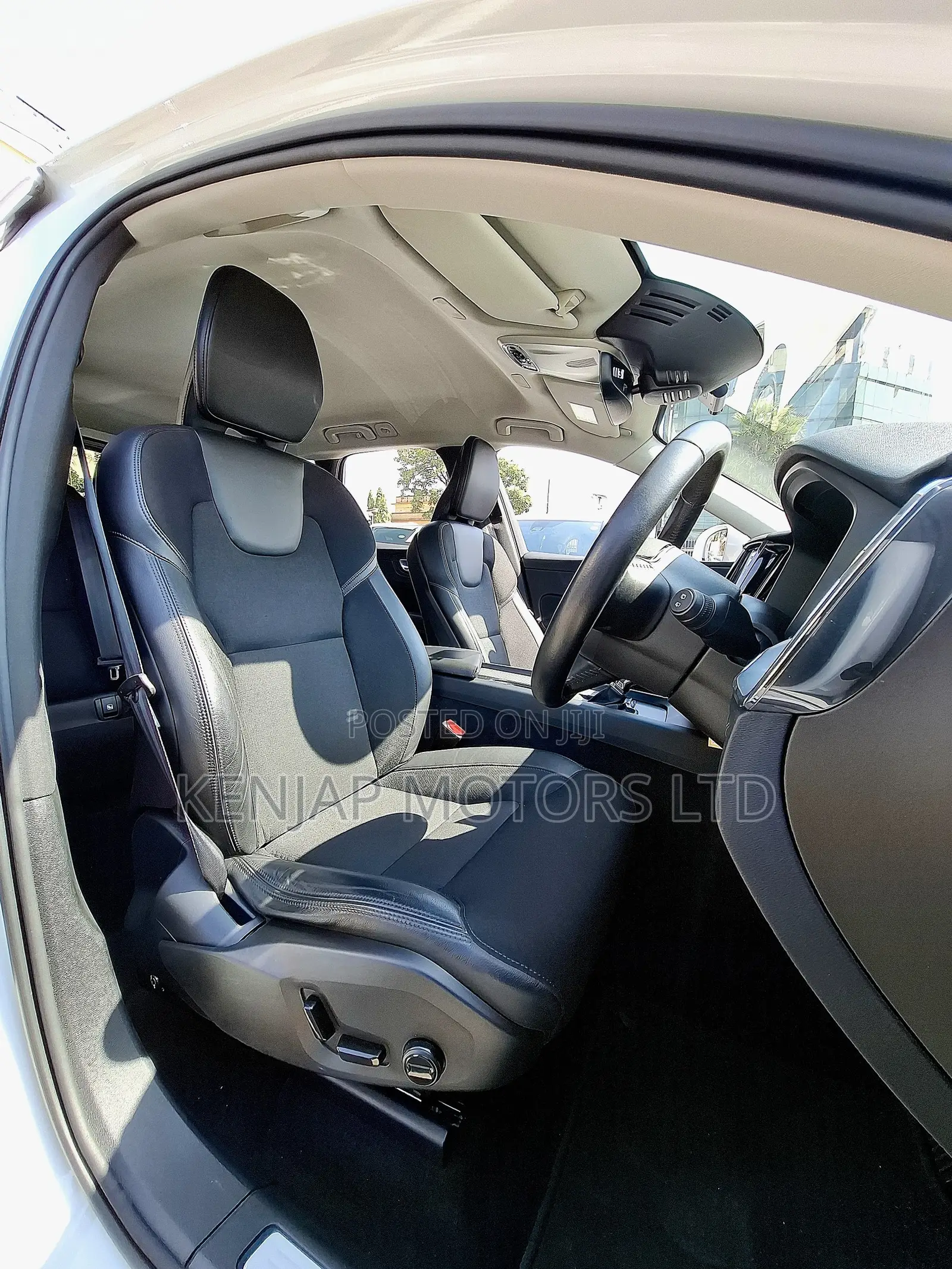 Volvo XC60 2019 White