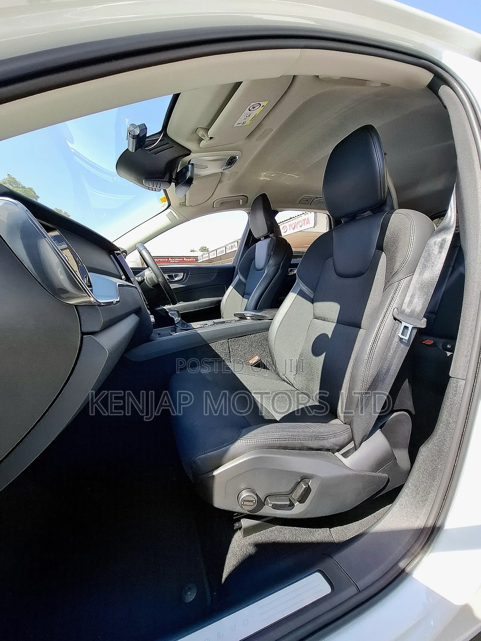 Volvo XC60 2019 White