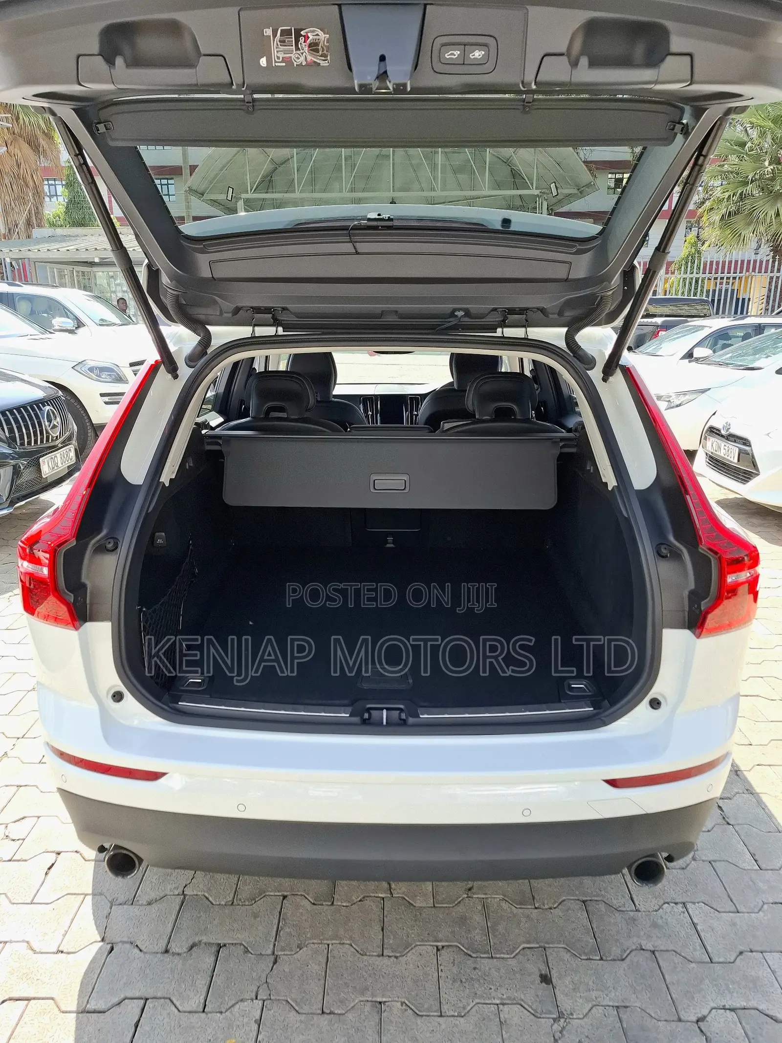 Volvo XC60 2019 White