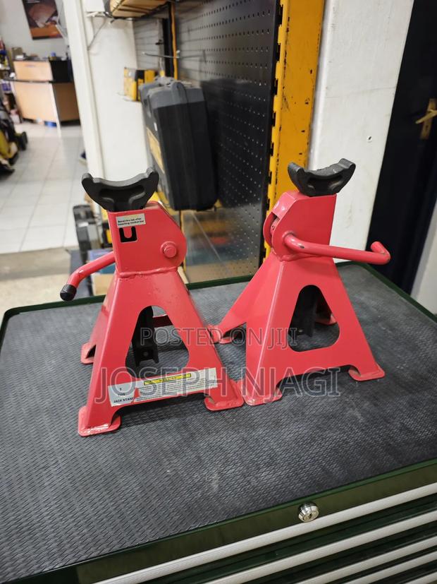 Jack Stands in Stock - thumbnail 2