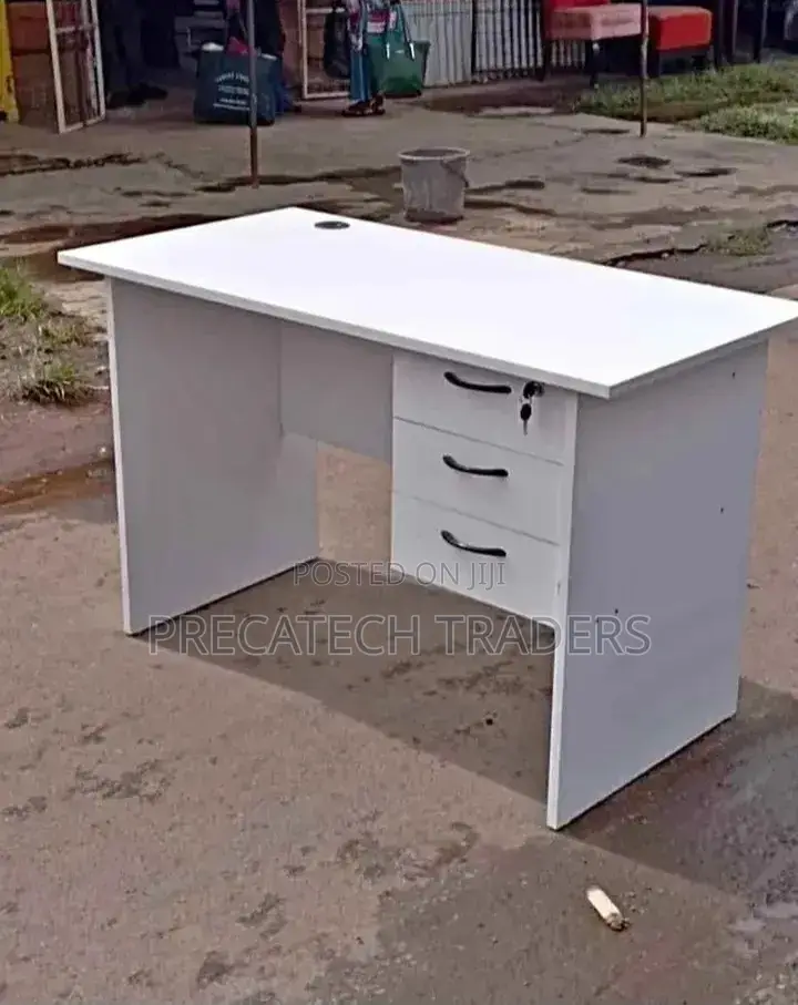 0.9m Modern Office Desk With 3 Drawers
