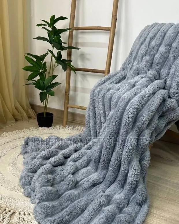 Solid Colour Flannel/Fleece Blankets - thumbnail 2
