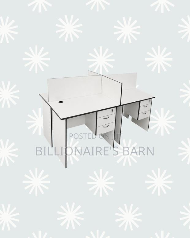 Practical 0.9m 4-Partition Wooden Bullpen Desk for Focused Team Tasks