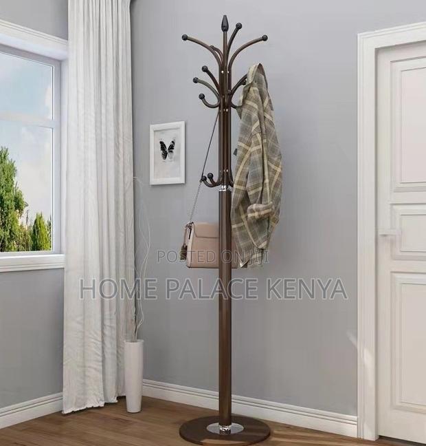 Coat Hanger: Iron Standing Garment Hanger