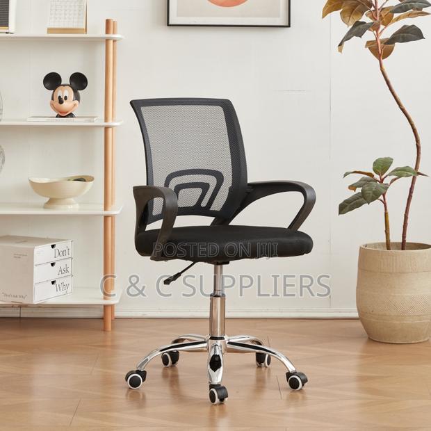 Low Back Mesh Clerical Chair. - thumbnail 4