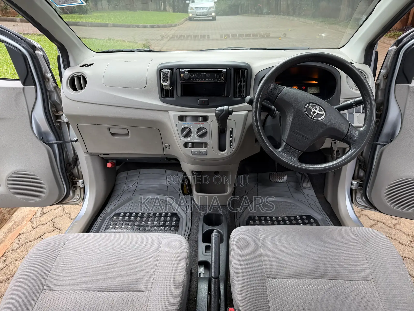 Toyota Pixis 2017 Silver